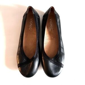 Vionic Caroll Ballet Flat NWOT Size 6 Black Leather